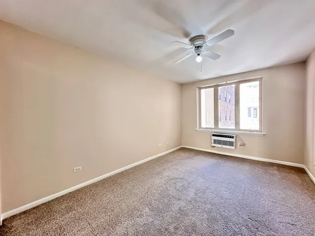 $2,800 | 435 West Oakdale Avenue, Unit 2E, Chicago, IL 60657