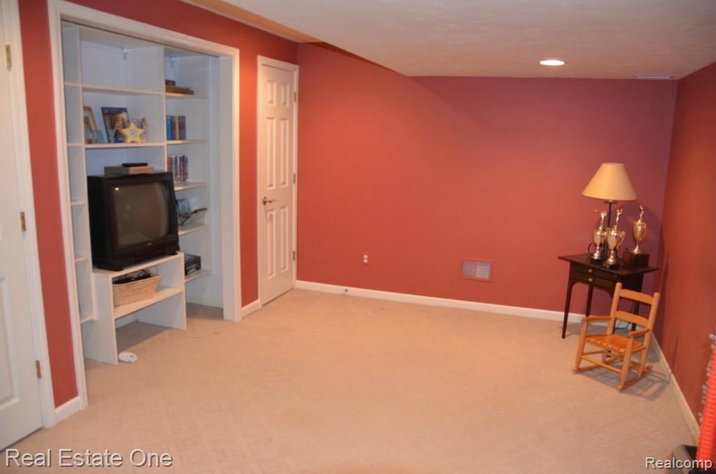 2038 Mapleridge Road Rochester, MI 48309 - Photo 16 of 29 BASEMENT BEDROOM/PLAYROOM
