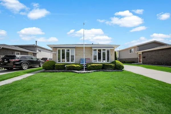$350,000 | 10125 South Komensky Avenue, Oak Lawn, IL 60453