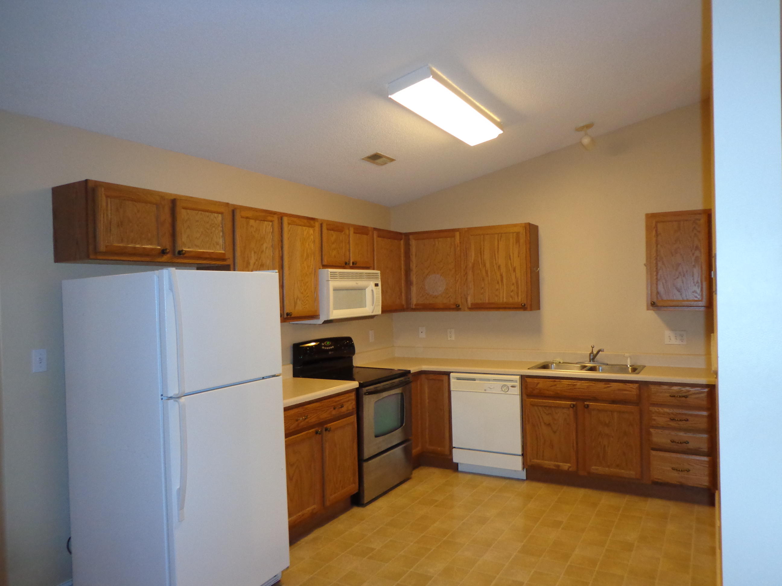 705 High Point Way,, Unit 41 Knoxville, TN 37912 - Photo 3 of 4 DSC02978
