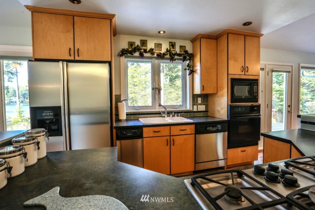 661 Cronquist Road Allyn, WA 98524 - Photo 10 of 24 Gallery Image 10