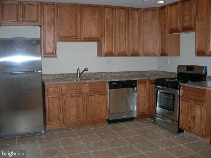 4029 Roberts Road Fairfax, VA 22032 - Photo 2 of 12 Kitchen
