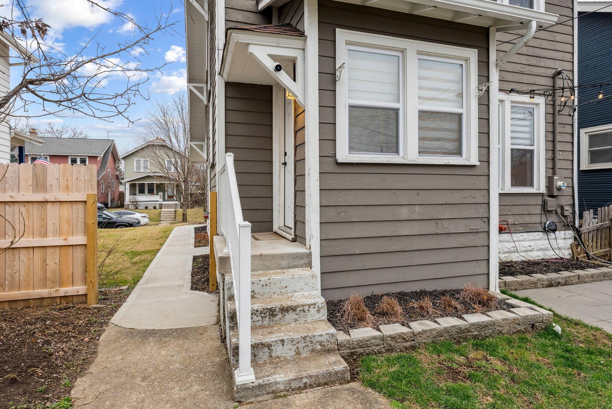 369 East Kelso Road Columbus, OH 43202 - Photo 37 of 48 Back steps