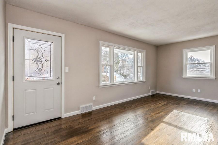 1708 Jersey Ridge Road Davenport, IA 52803 - Photo 2 of 13 Gallery Image 2