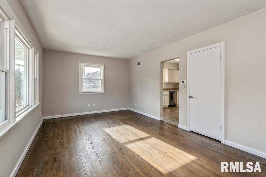 1708 Jersey Ridge Road Davenport, IA 52803 - Photo 3 of 13 Gallery Image 3