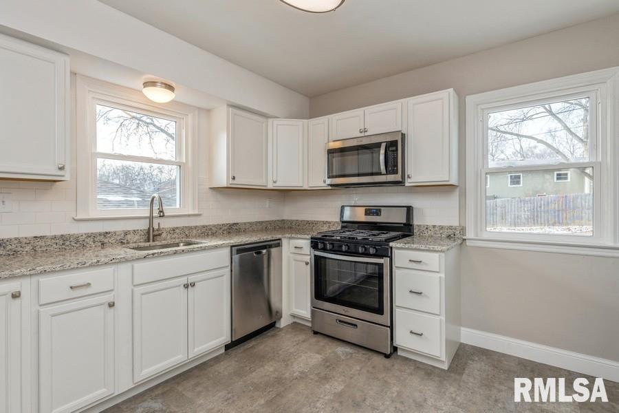 1708 Jersey Ridge Road Davenport, IA 52803 - Photo 4 of 13 Gallery Image 4