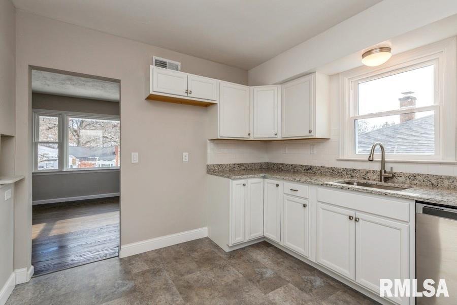 1708 Jersey Ridge Road Davenport, IA 52803 - Photo 5 of 13 Gallery Image 5