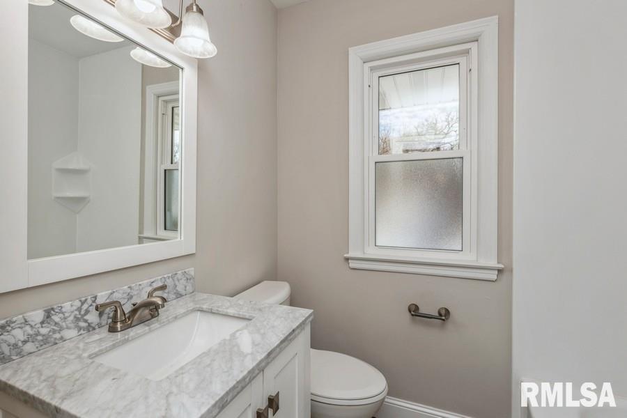1708 Jersey Ridge Road Davenport, IA 52803 - Photo 9 of 13 Gallery Image 9