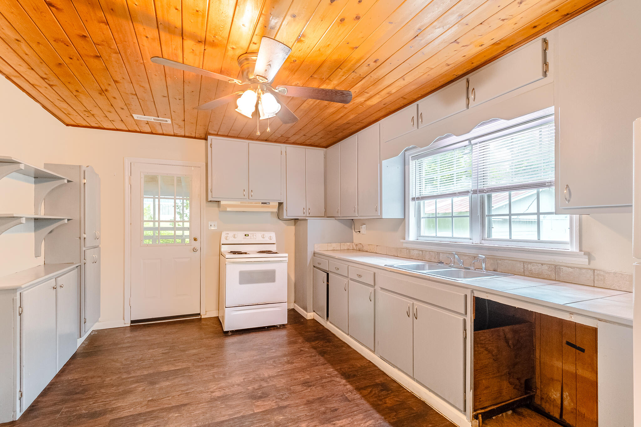 144 Richardson Drive Dalton, GA 30721 - Photo 5 of 11 144 Richardson-04