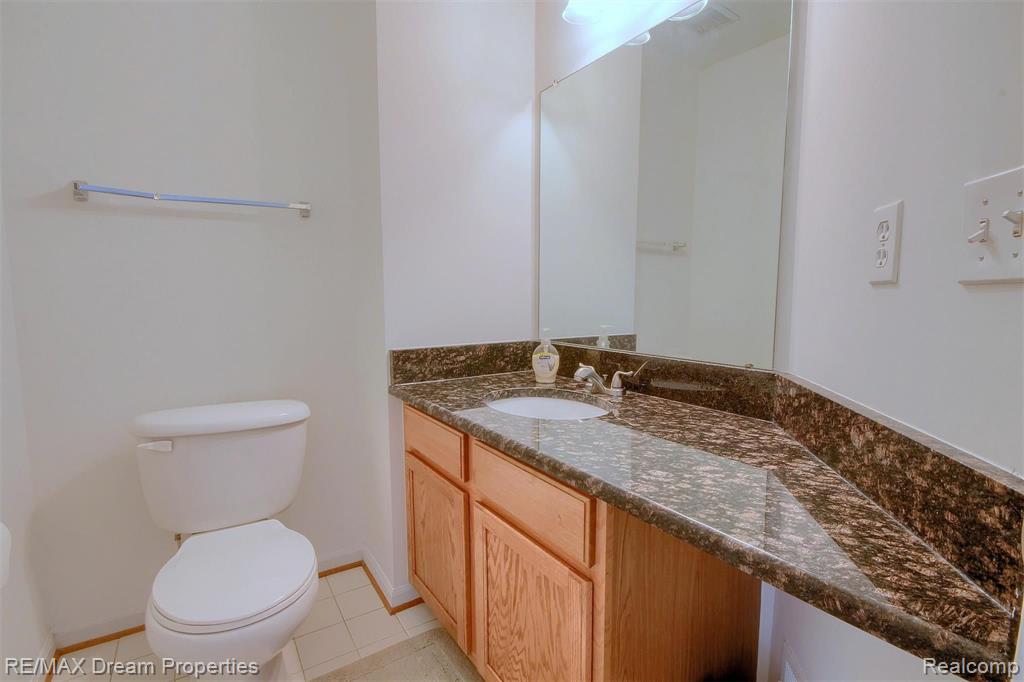 49015 Hawksburry Road Canton, MI 48188 - Photo 13 of 39