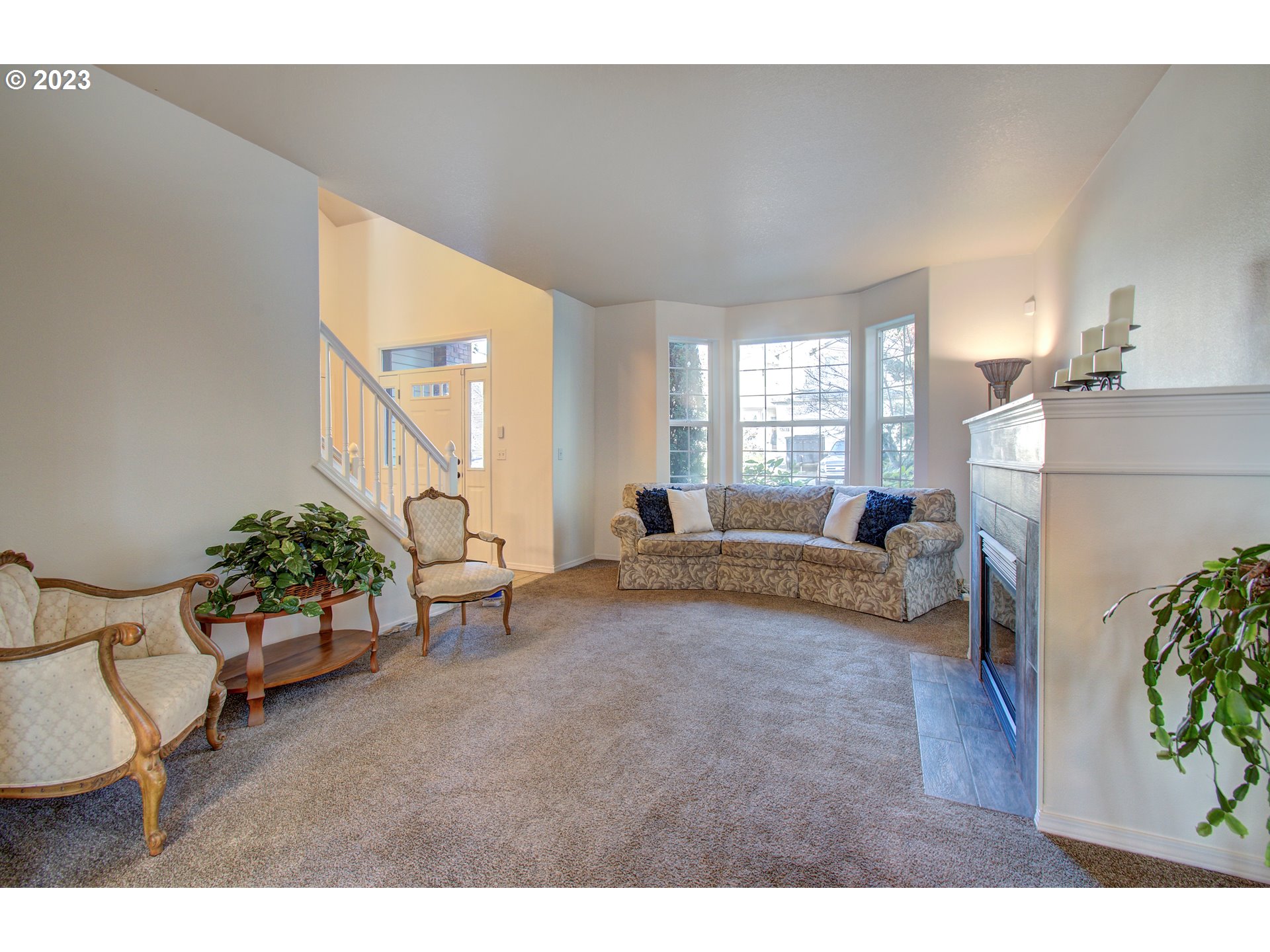 4762 Southeast 20th Terrace Gresham, OR 97080 - Photo 13 of 34 a living room with furniture and a couch