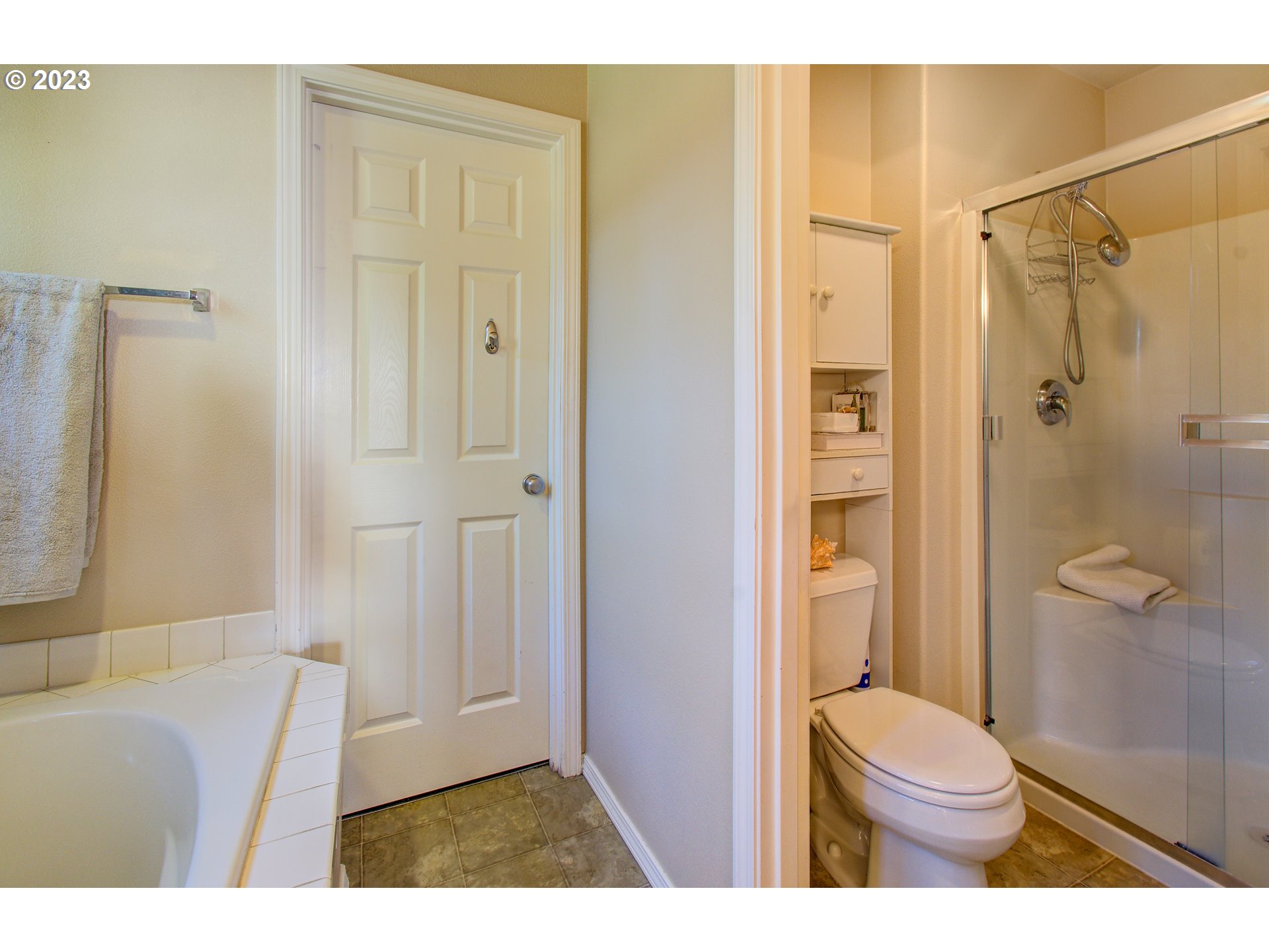 4762 Southeast 20th Terrace Gresham, OR 97080 - Photo 19 of 34 a bathroom with a toilet and a shower