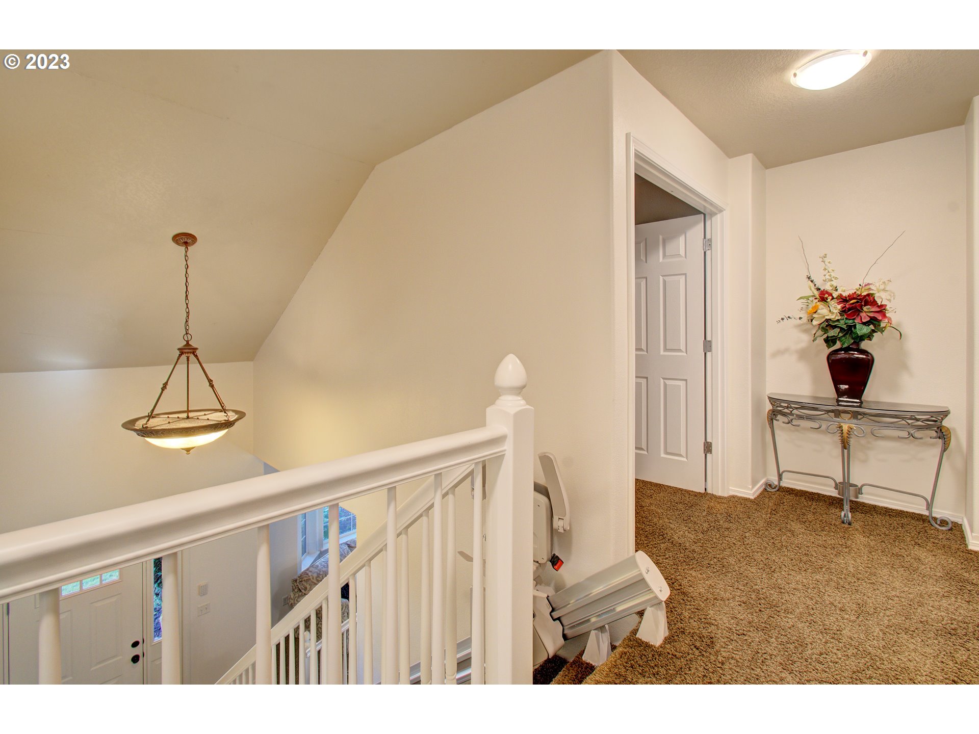 4762 Southeast 20th Terrace Gresham, OR 97080 - Photo 20 of 34 a living room with a couch