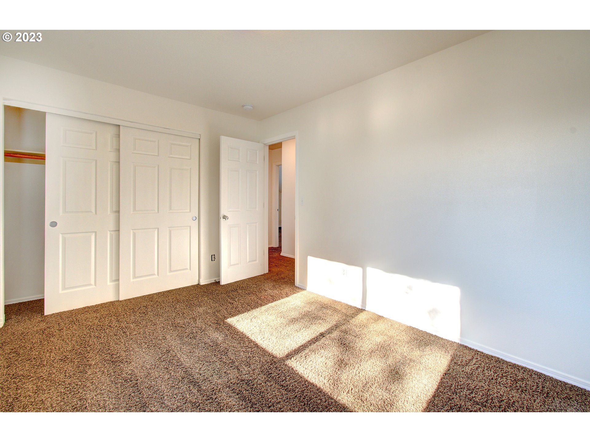 4762 Southeast 20th Terrace Gresham, OR 97080 - Photo 21 of 34 a view of an empty room