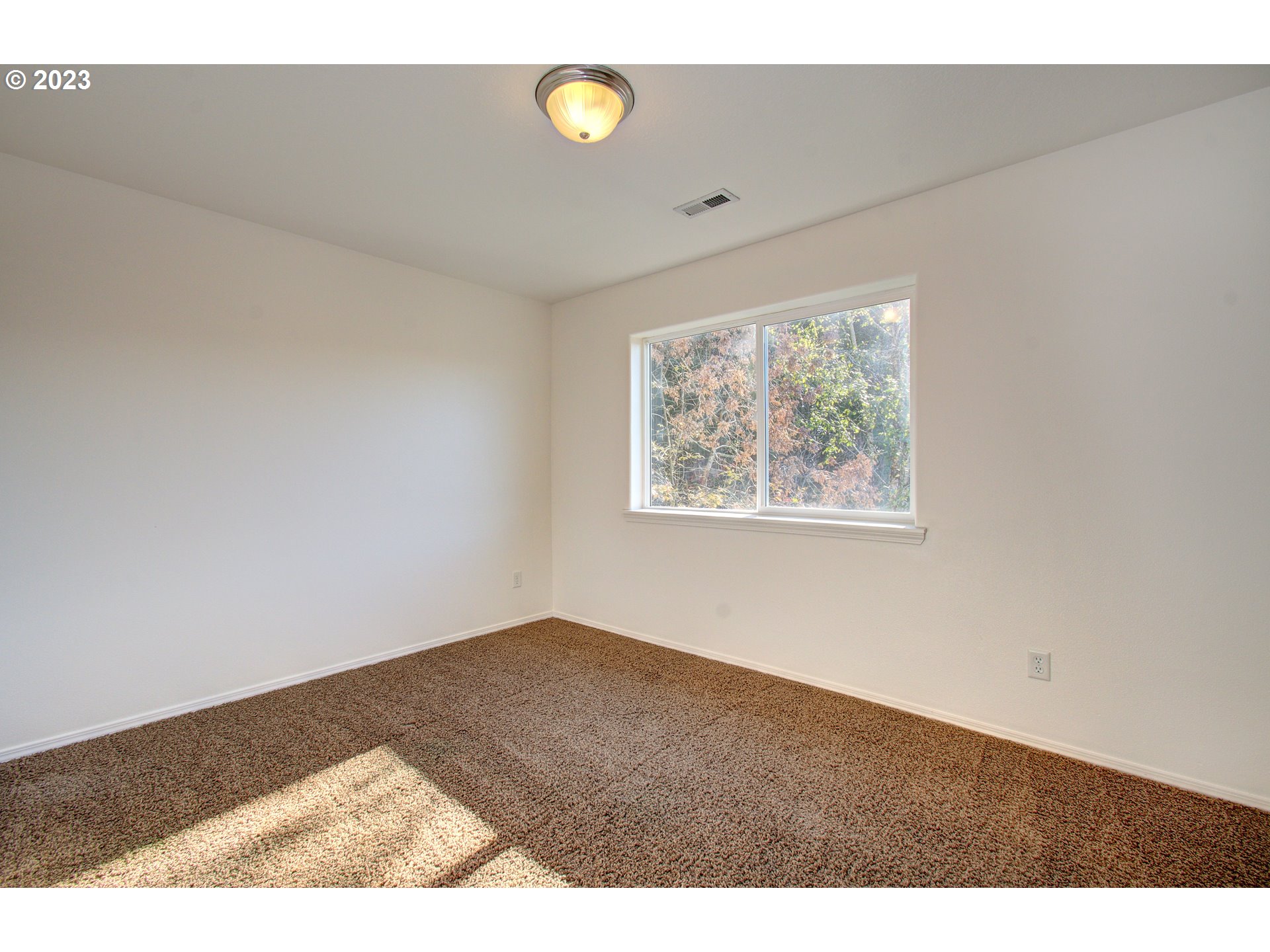 4762 Southeast 20th Terrace Gresham, OR 97080 - Photo 22 of 34 a view of empty room with wooden floor
