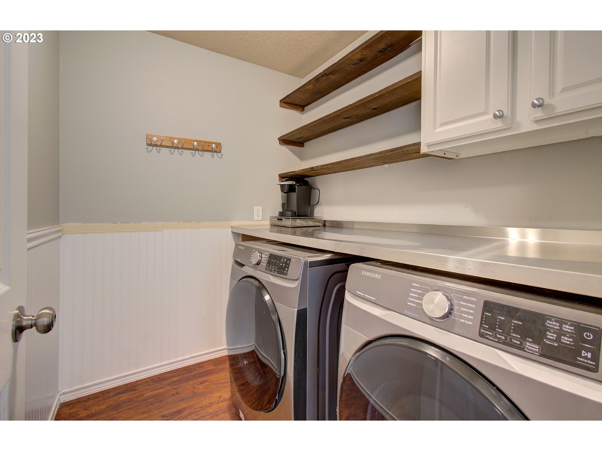 4762 Southeast 20th Terrace Gresham, OR 97080 - Photo 25 of 34 a utility room with dryer and washer