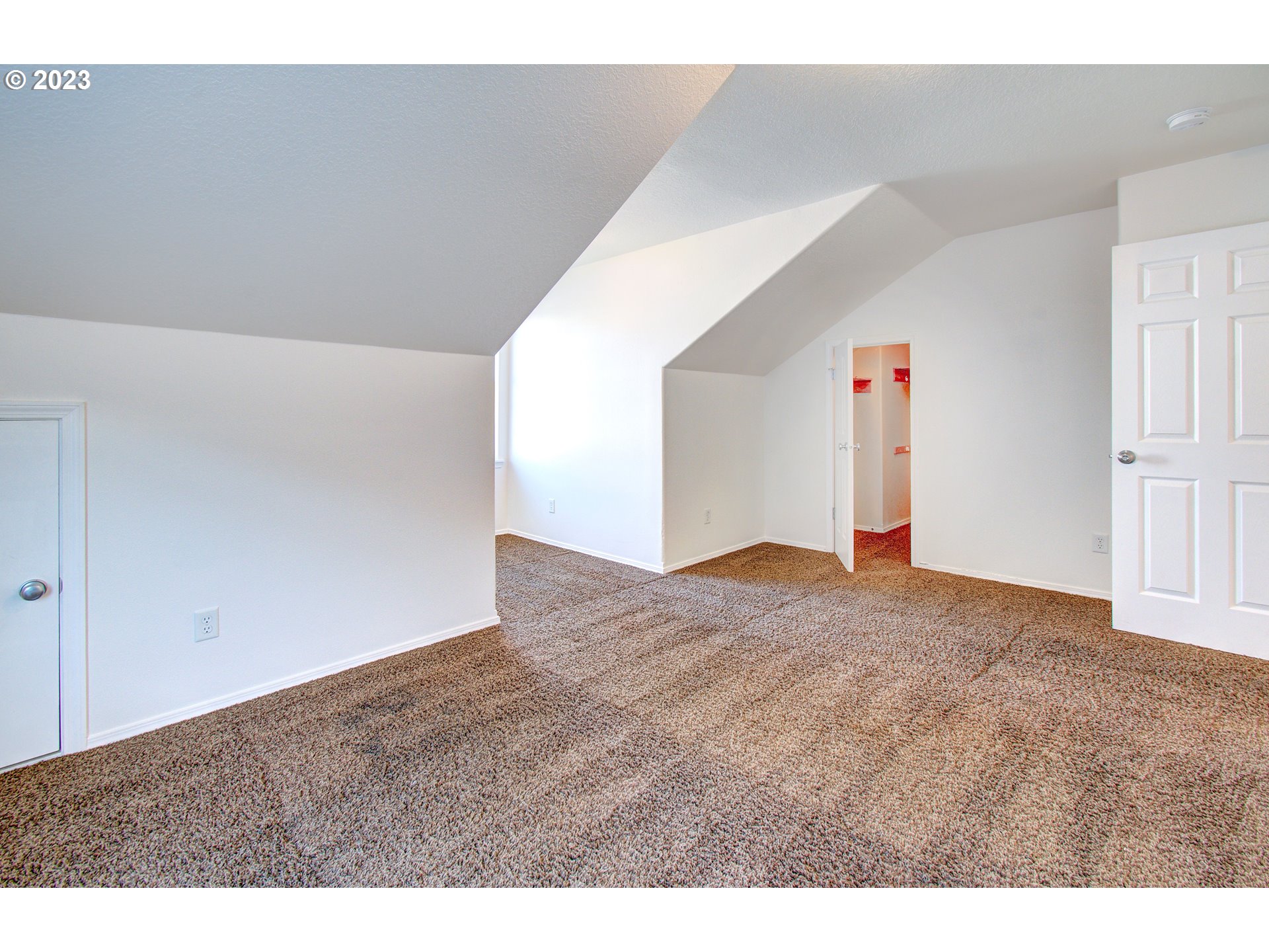 4762 Southeast 20th Terrace Gresham, OR 97080 - Photo 27 of 34 a view of empty room