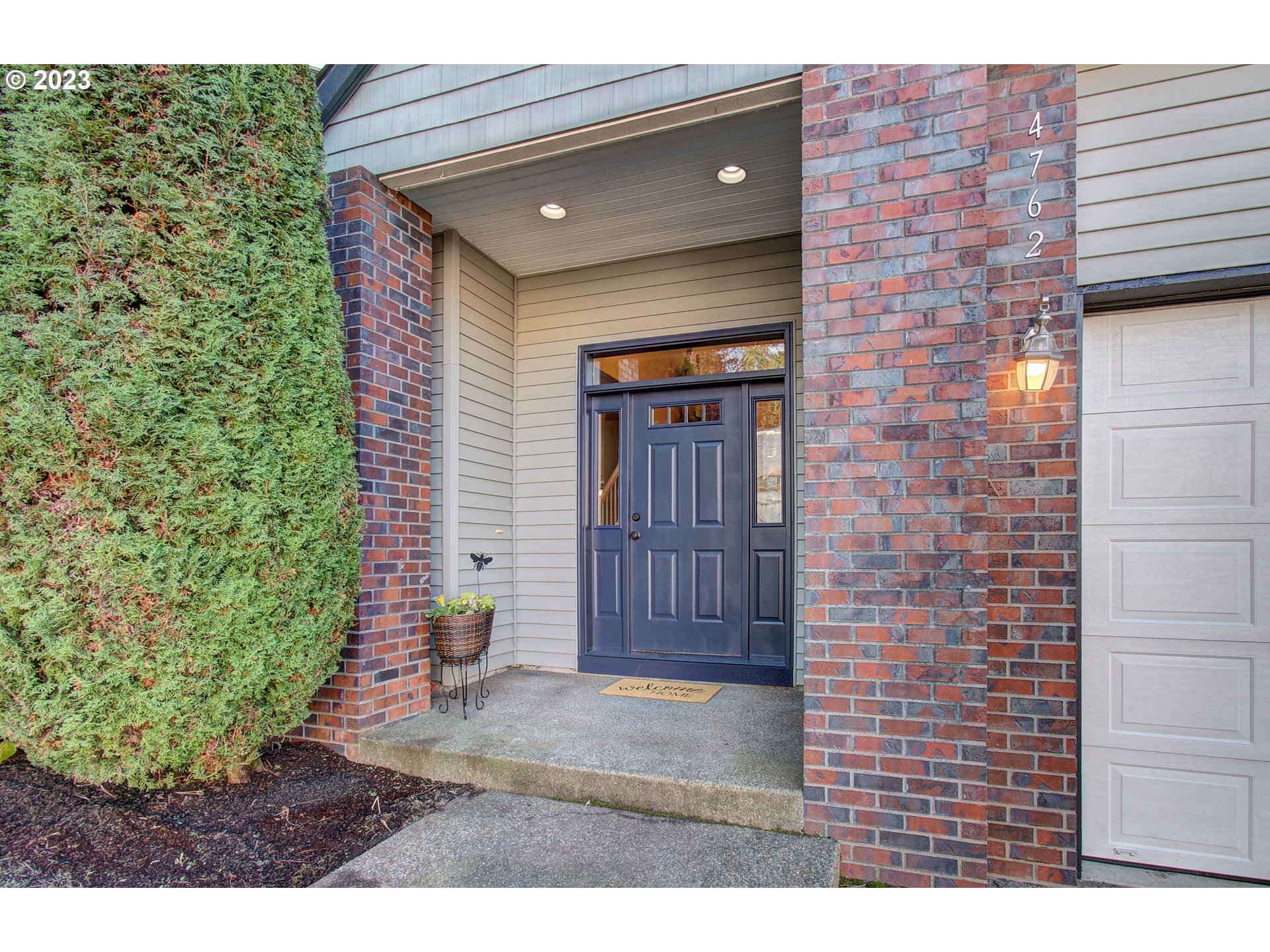 4762 Southeast 20th Terrace Gresham, OR 97080 - Photo 3 of 34 a view of outdoor space and yard