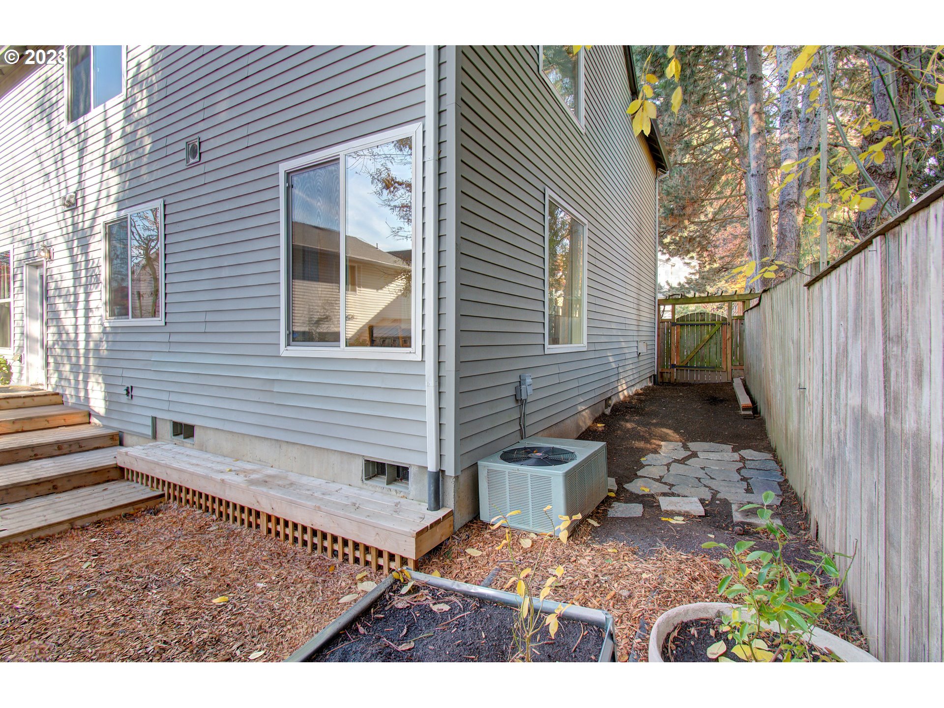 4762 Southeast 20th Terrace Gresham, OR 97080 - Photo 34 of 34 a view of a backyard with a bench