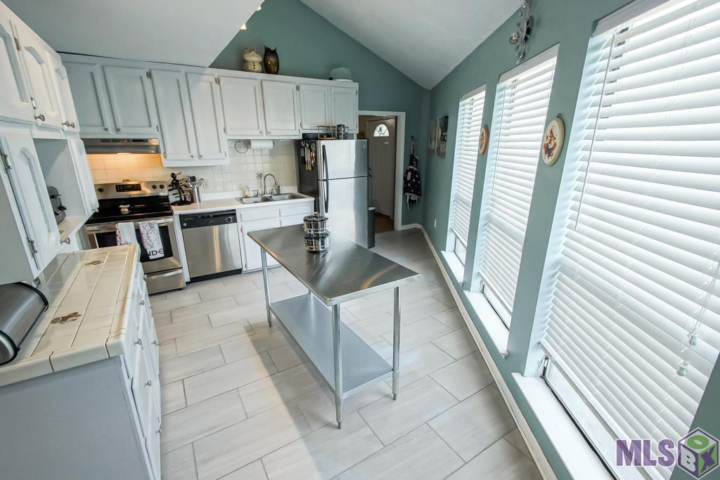 1753 Stonegate Court Baton Rouge, LA 70815 - Photo 5 of 19