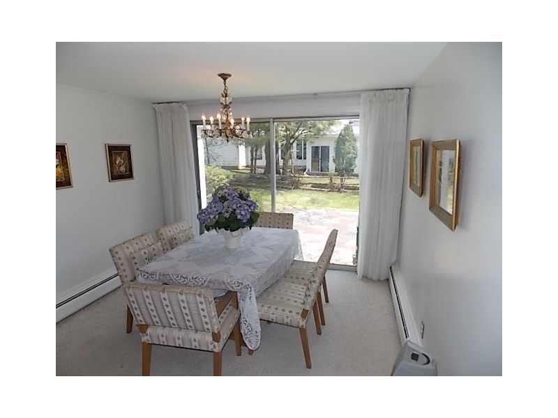 16 Katama Road Pawtucket, RI 02861 - Photo 4 of 8 Dining Room.