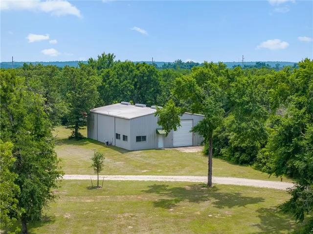 $2,300,000 | 4732 West Highway 79, Franklin, TX 77856
