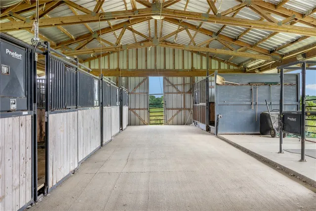 $2,300,000 | 4732 West Highway 79, Franklin, TX 77856