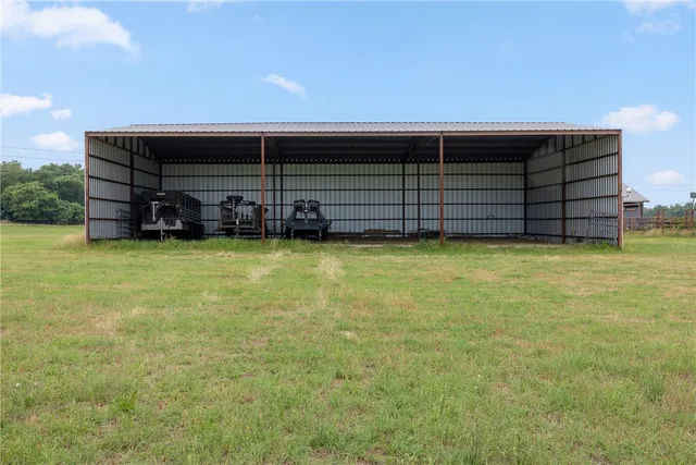 $2,300,000 | 4732 West Highway 79, Franklin, TX 77856