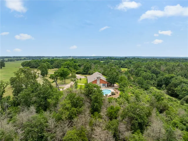 $2,300,000 | 4732 West Highway 79, Franklin, TX 77856