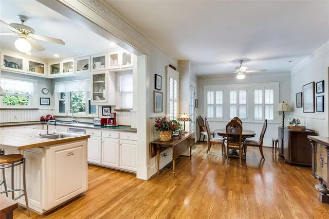 a view of a kitchen and dining room