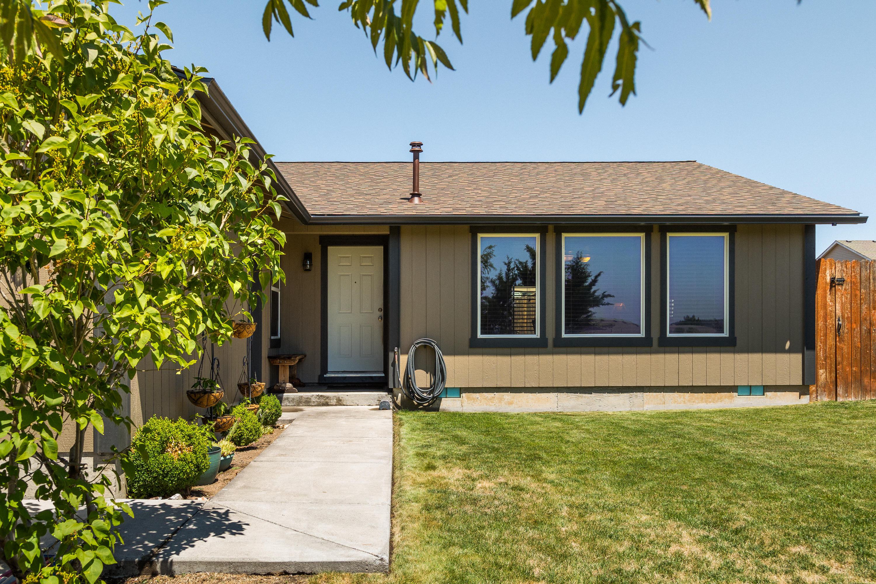 304 East Ridgeview Drive Culver, OR 97734 - Photo 2 of 20 304 E Ridgeview Dr (2 of 21)