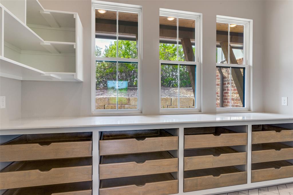 2047 Woodland Road Weatherford, TX 76088 - Photo 5 of 32 Gallery Image 5