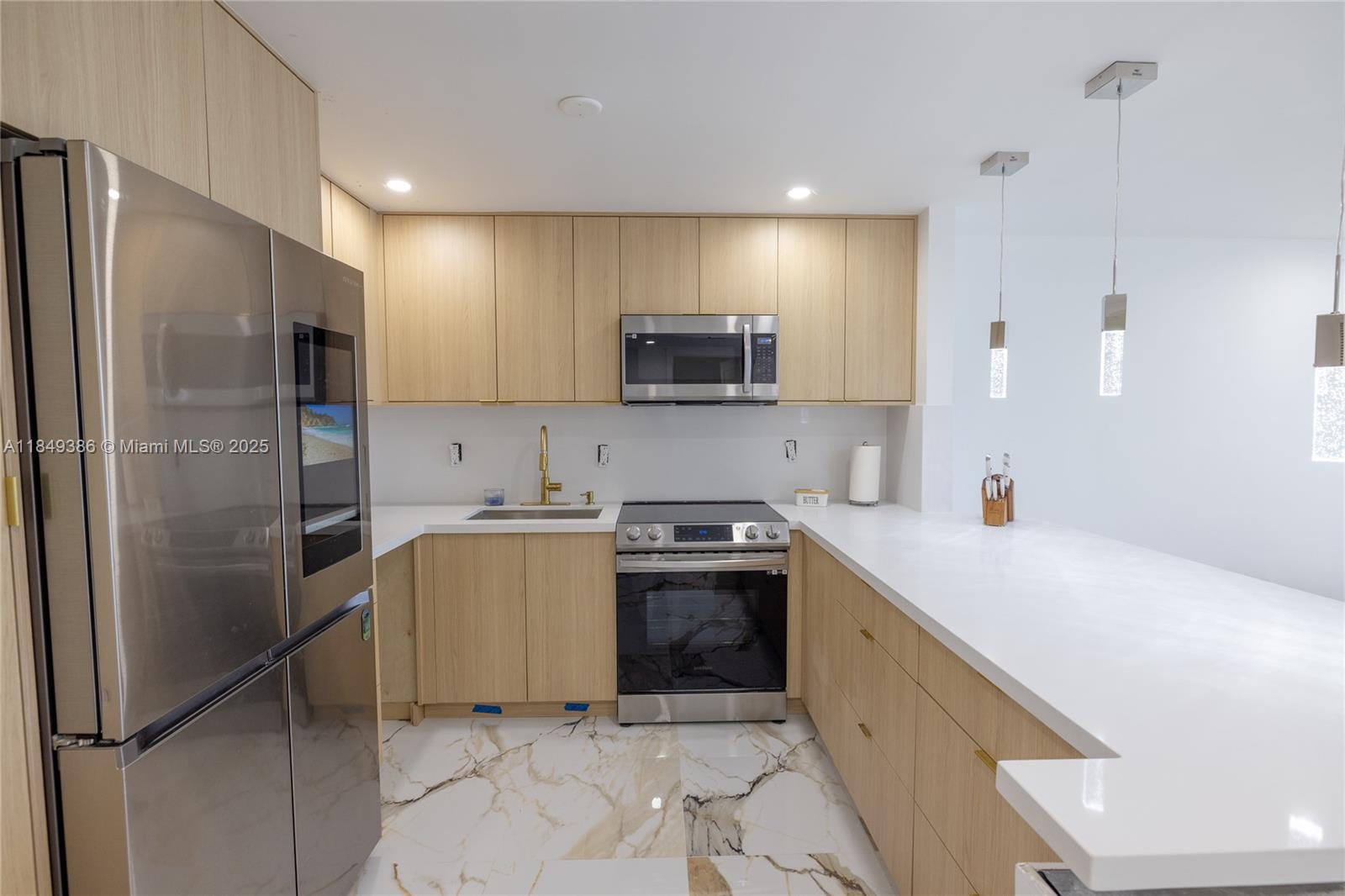 400 North Surf Road, Unit 1002 Hollywood, FL 33019 - Photo 11 of 33