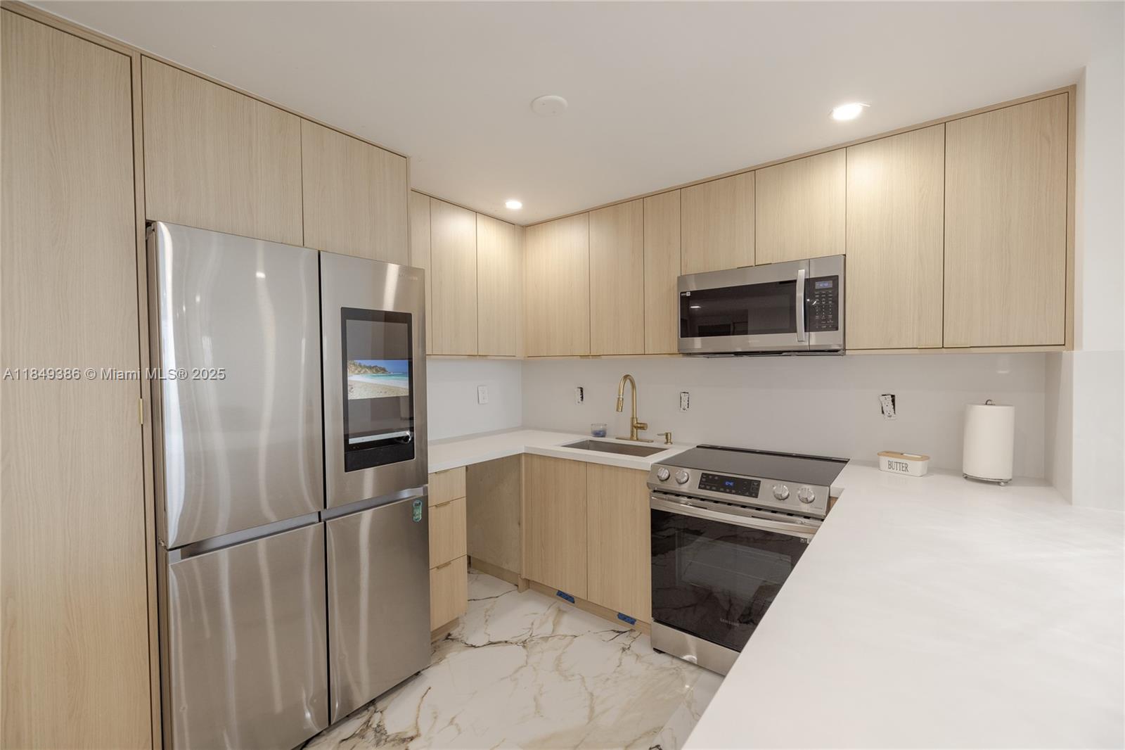 400 North Surf Road, Unit 1002 Hollywood, FL 33019 - Photo 12 of 33