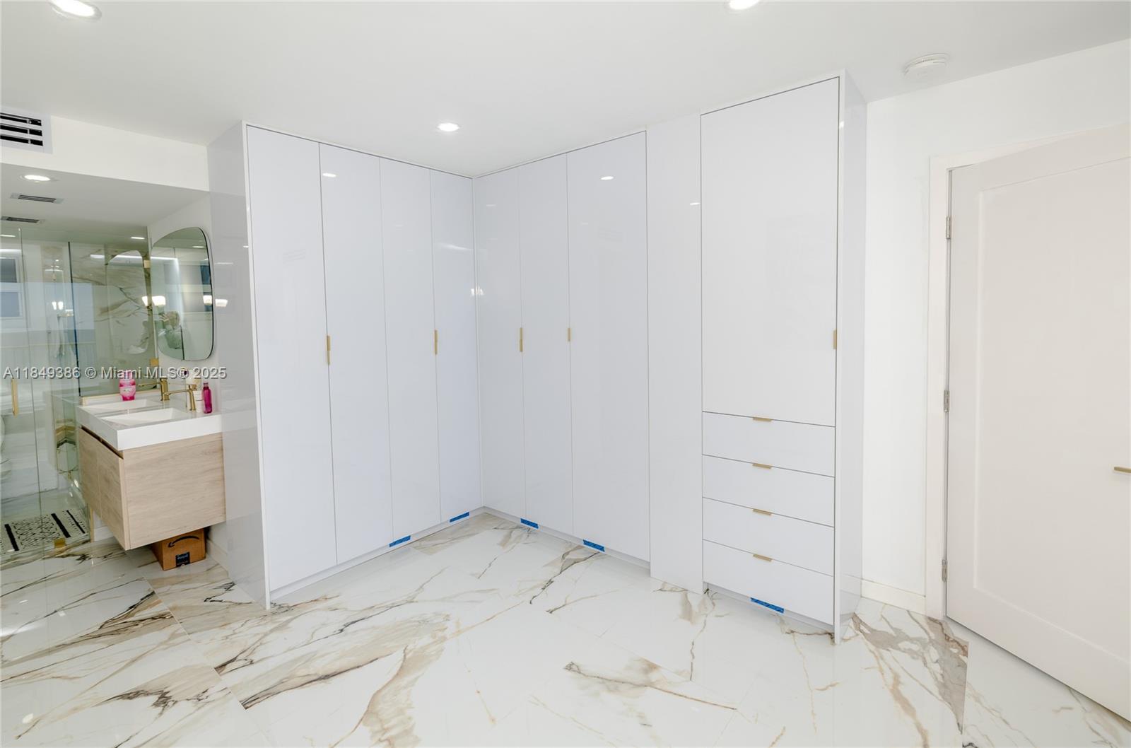 400 North Surf Road, Unit 1002 Hollywood, FL 33019 - Photo 16 of 33