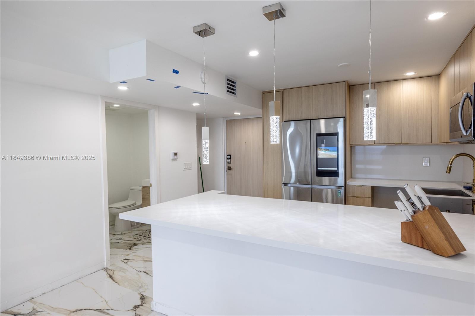 400 North Surf Road, Unit 1002 Hollywood, FL 33019 - Photo 9 of 33