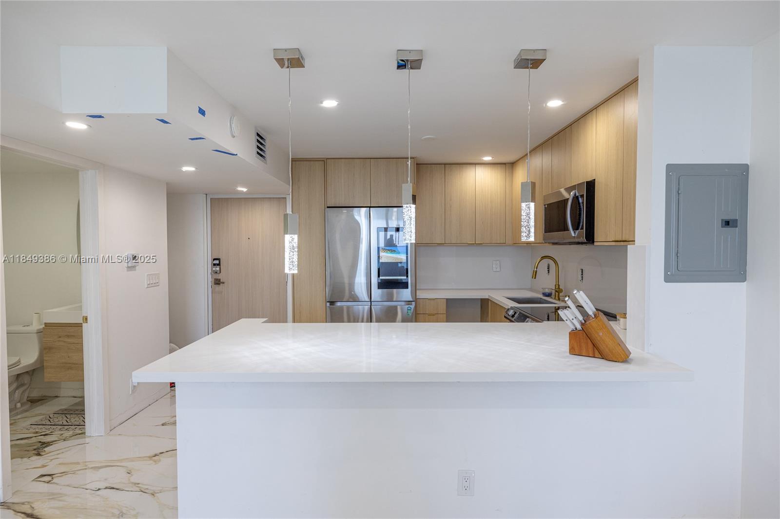 400 North Surf Road, Unit 1002 Hollywood, FL 33019 - Photo 10 of 33