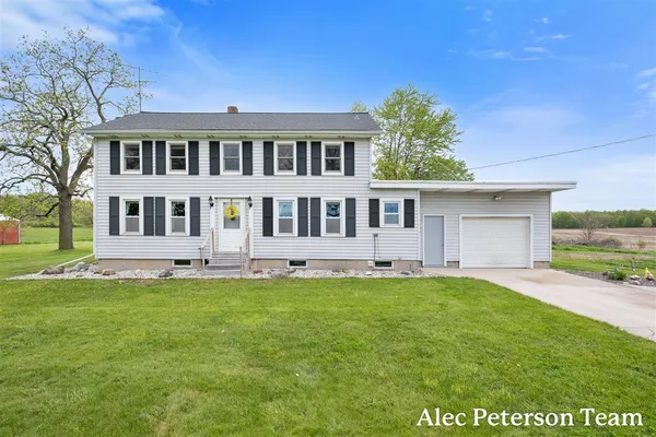 $499,900 | 15799 40th Avenue, Coopersville, MI 49404