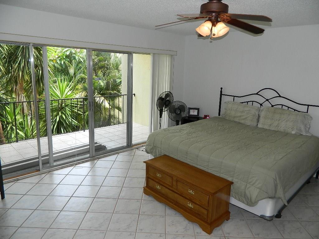 390 Golfview Road, Unit B North Palm Beach, FL 33408 - Photo 11 of 22 Gallery Image 11