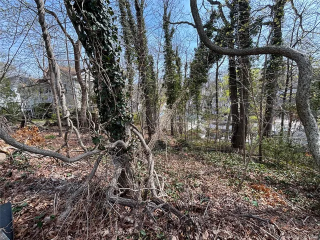 $190,000 | Glades Way, Huntington, NY 11743