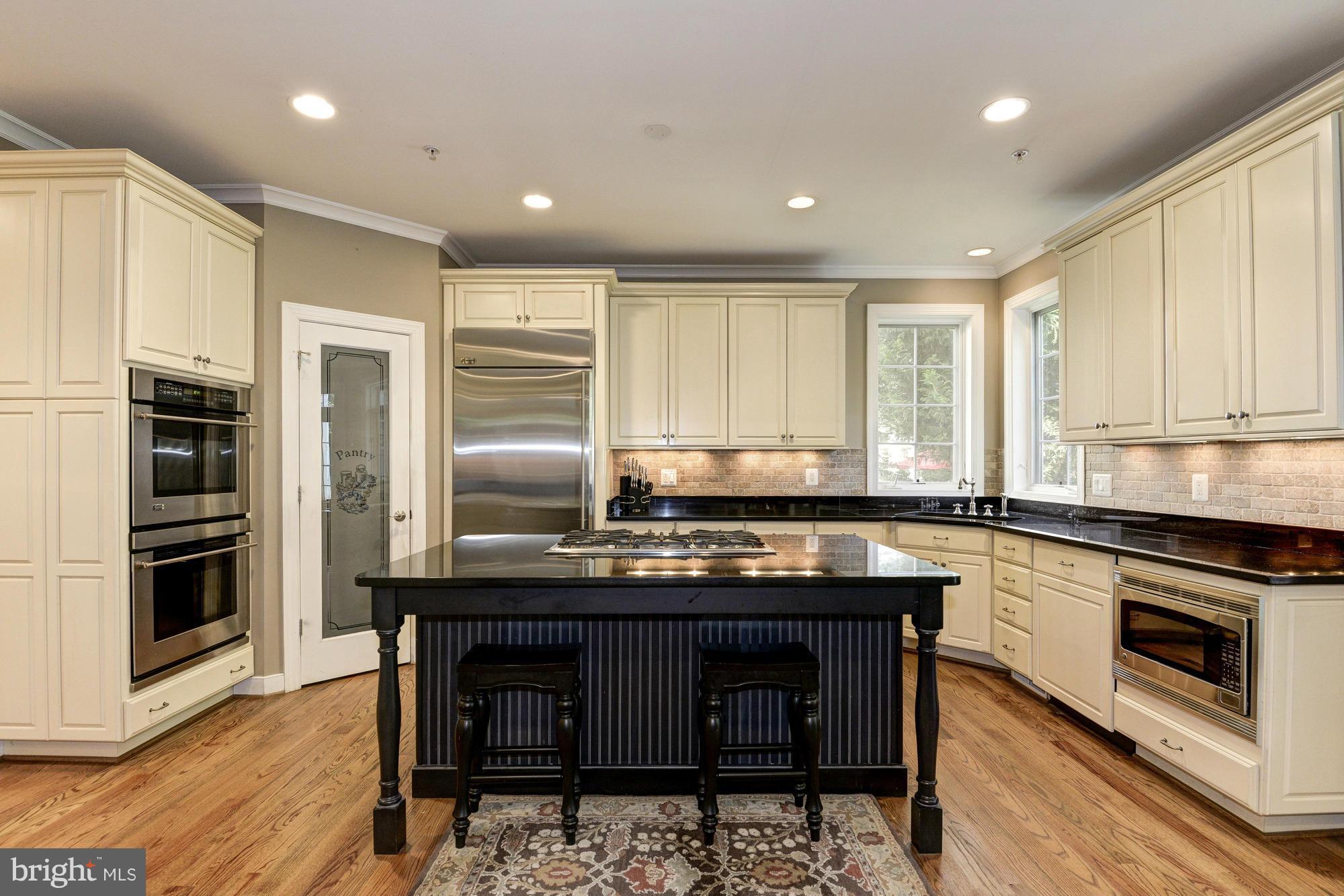 4613 Edgefield Road Bethesda, MD 20814 - Photo 6 of 30 Kitchen