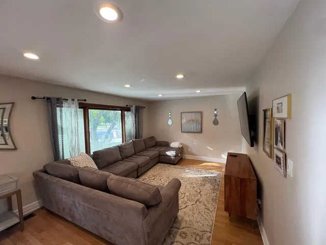 $332,500 | 1116 Symes Court, Royal Oak, MI 48067