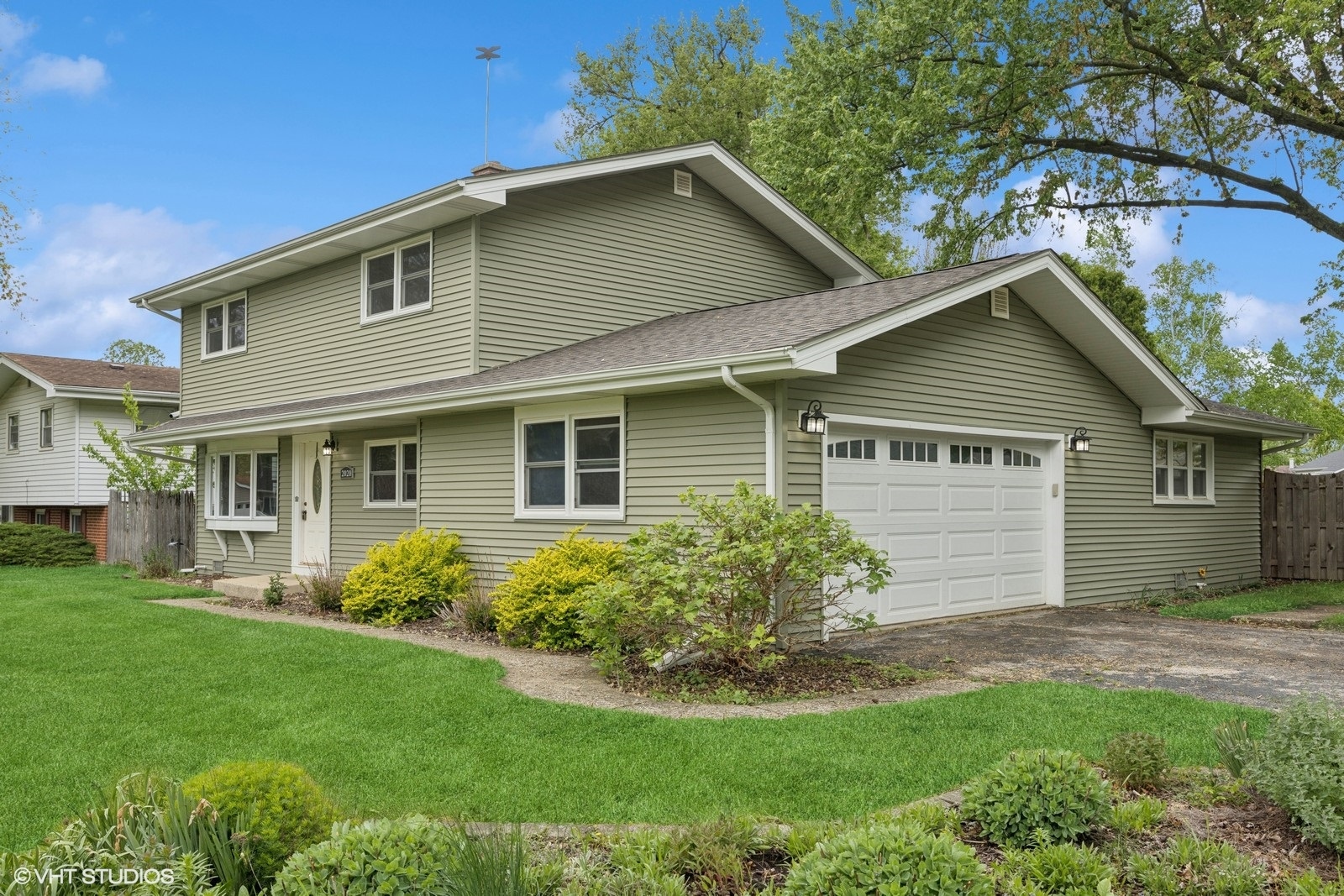 2020 Rolling Ridge Lane Lindenhurst, IL 60046 - Photo 1 of 12 Gallery Image 1