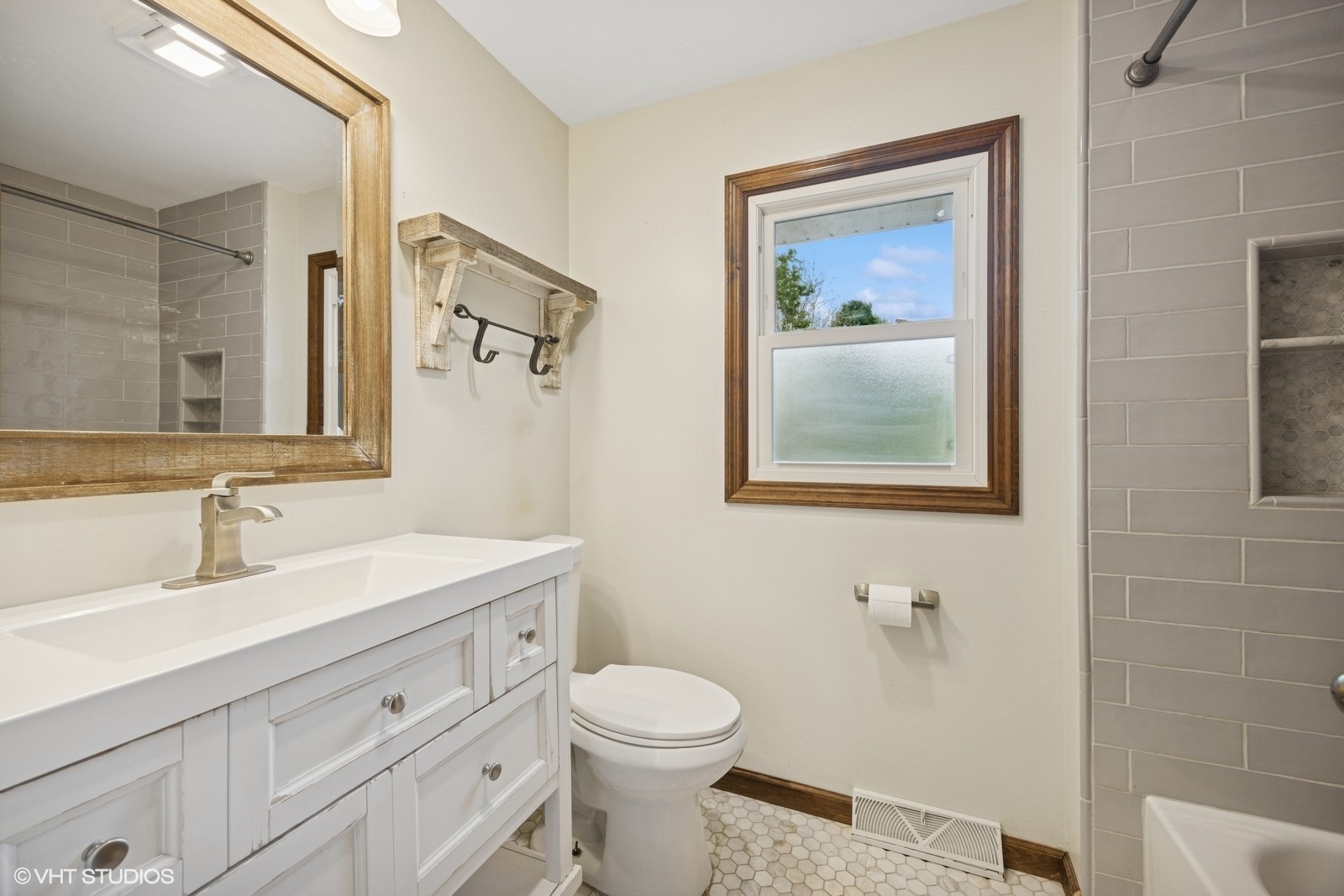 2020 Rolling Ridge Lane Lindenhurst, IL 60046 - Photo 11 of 12 Gallery Image 11