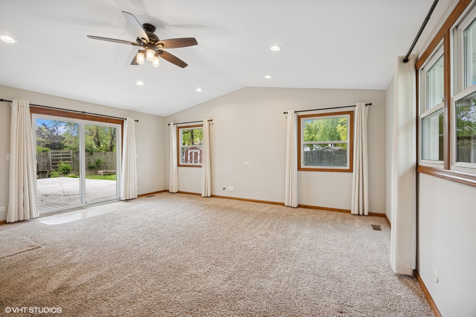 2020 Rolling Ridge Lane Lindenhurst, IL 60046 - Photo 2 of 12 Gallery Image 2