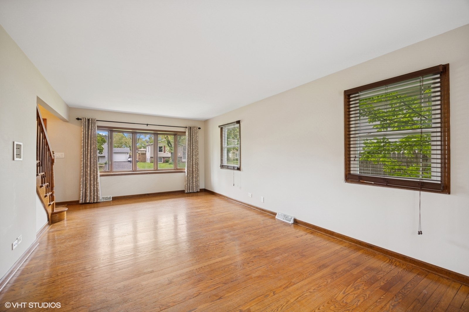 2020 Rolling Ridge Lane Lindenhurst, IL 60046 - Photo 3 of 12 Gallery Image 3