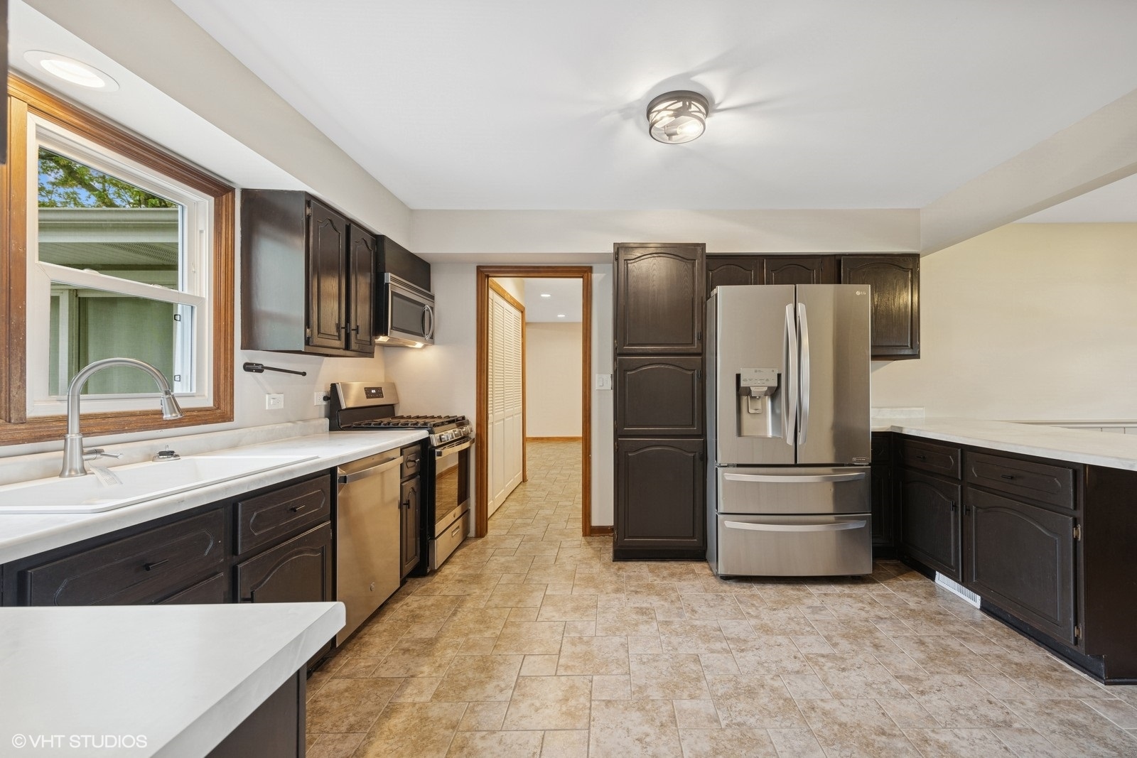 2020 Rolling Ridge Lane Lindenhurst, IL 60046 - Photo 4 of 12 Gallery Image 4