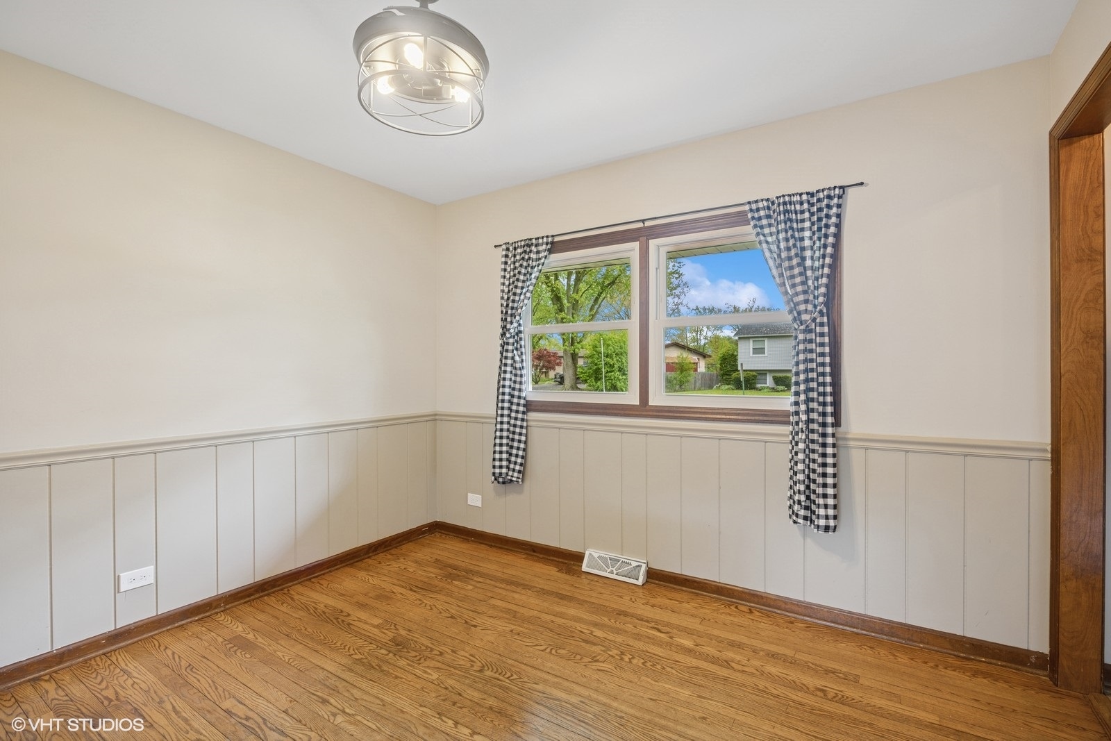 2020 Rolling Ridge Lane Lindenhurst, IL 60046 - Photo 5 of 12 Gallery Image 5