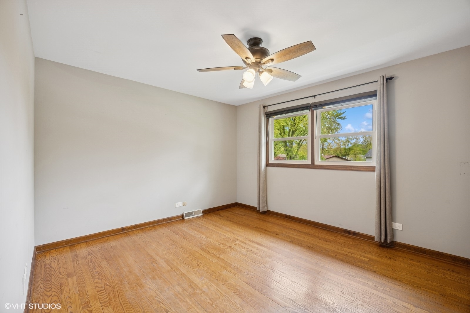 2020 Rolling Ridge Lane Lindenhurst, IL 60046 - Photo 7 of 12 Gallery Image 7