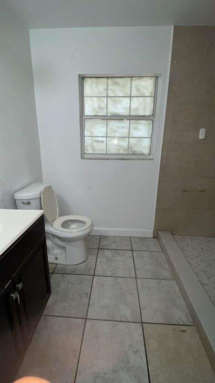 216 Maria Street Fort Myers, FL 33916 - Photo 10 of 19 a bathroom with a toilet a sink and a window